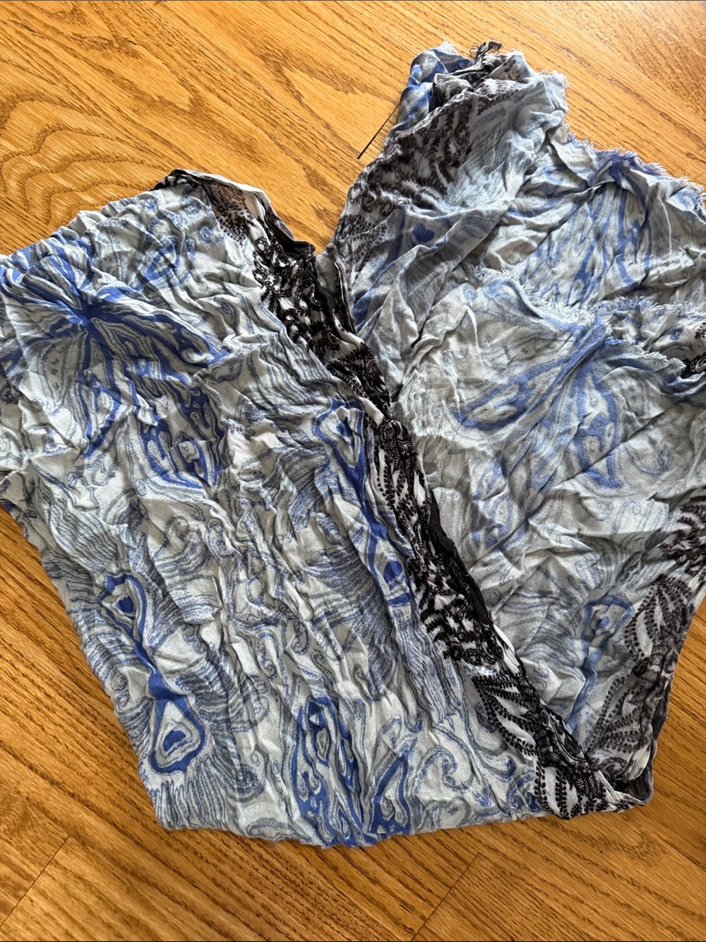 Like New Women’s Michael Stars Blue & Black Patterned Scarf
